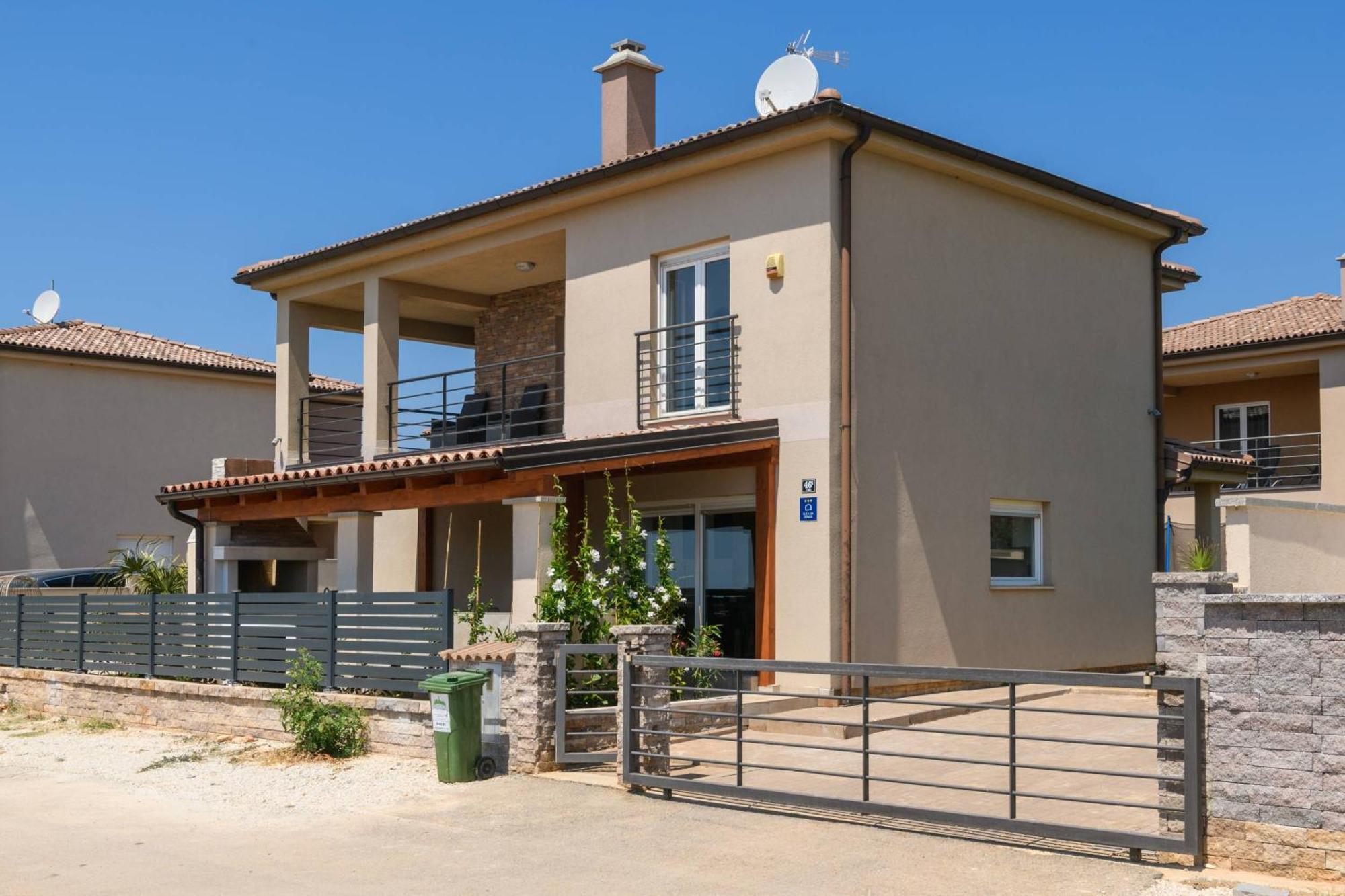 Villa Brionika Mit Pool Vodnjan Exterior photo